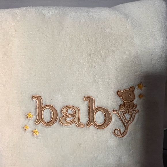 Carters sweet Baby blanket with satin cord edge cream color and tiny bear - Picture 2 of 5